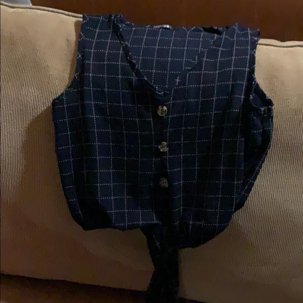I’m selling a checkered crop top